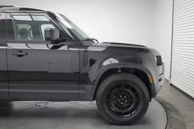 Land Rover Defender 2025 photo 3