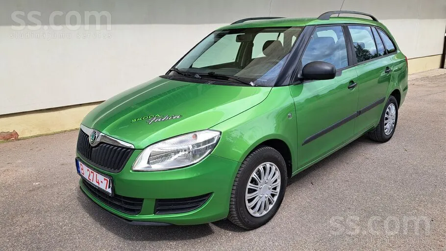 Skoda Fabia 2011 photo 5