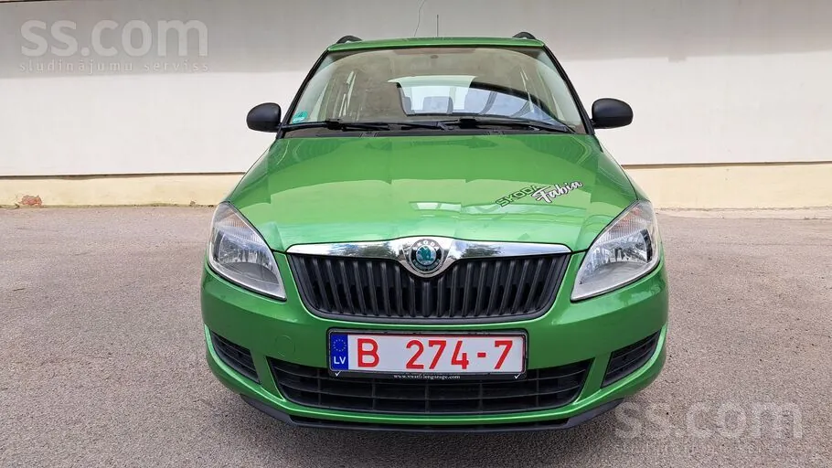 Skoda Fabia 2011 photo 3