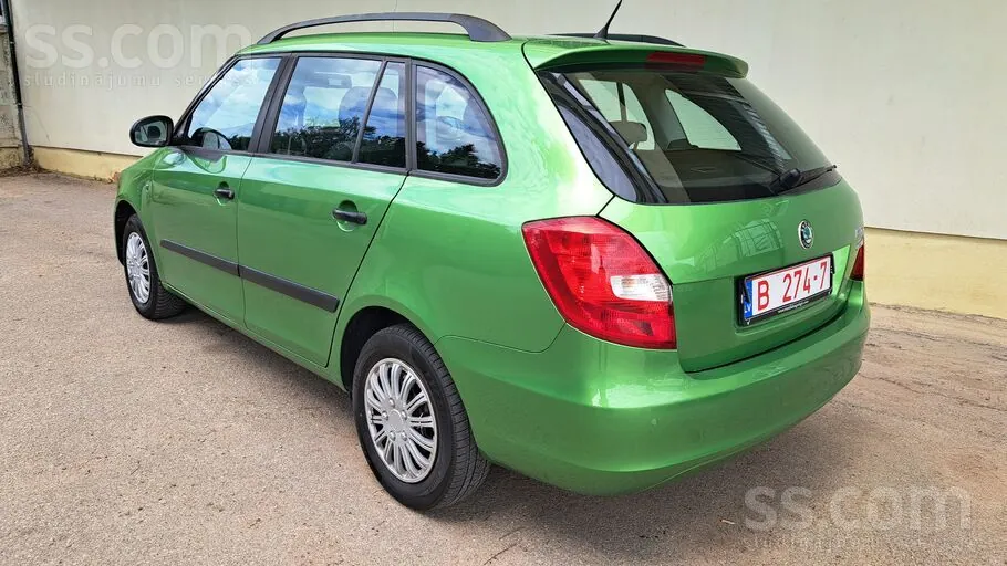 Skoda Fabia 2011 photo 4