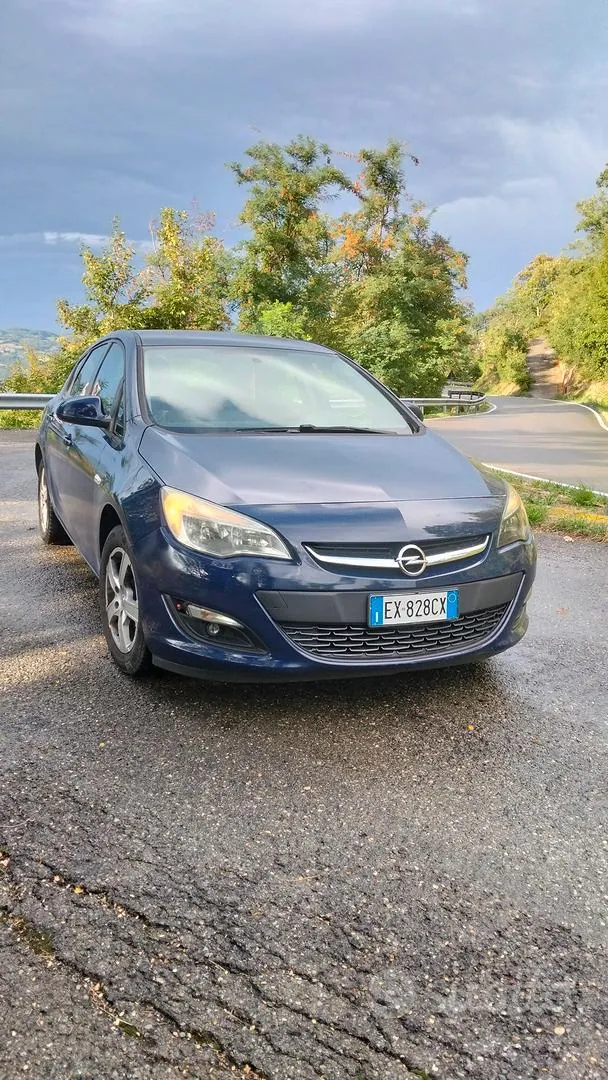 Opel Astra 2014 photo 2
