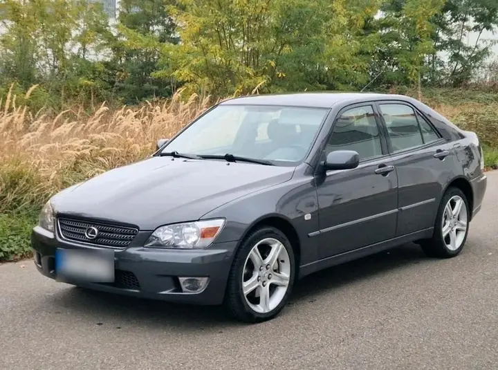 Lexus Is200
