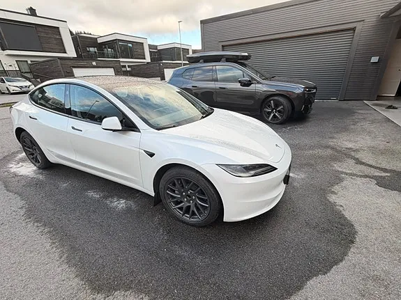Tesla Model 3 2024 photo 3