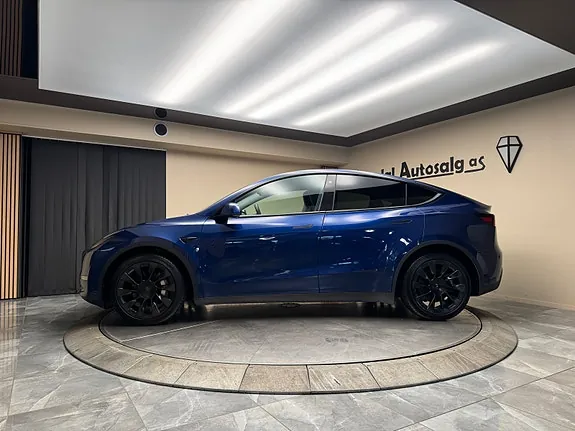 Tesla Model Y 2024 photo 2