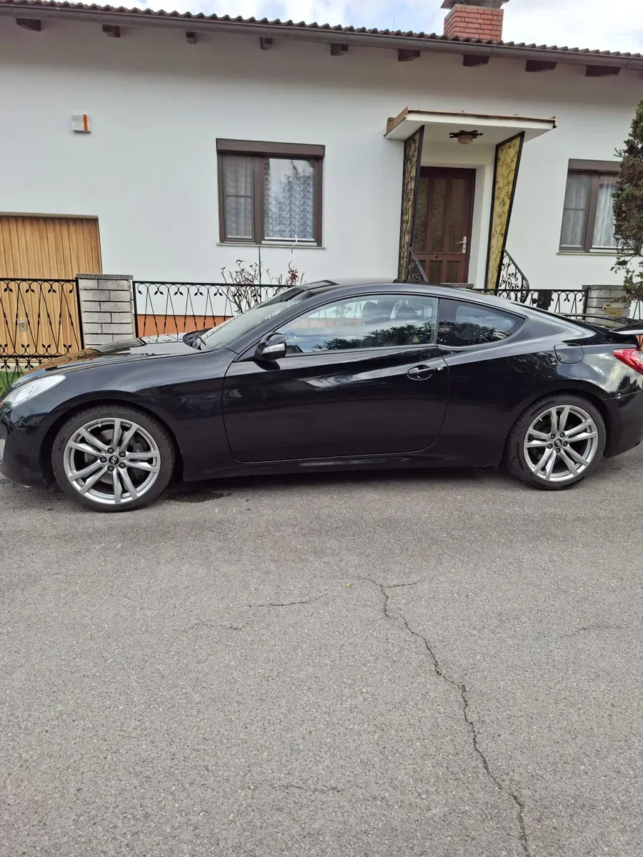 Hyundai Genesis 2013 photo 3