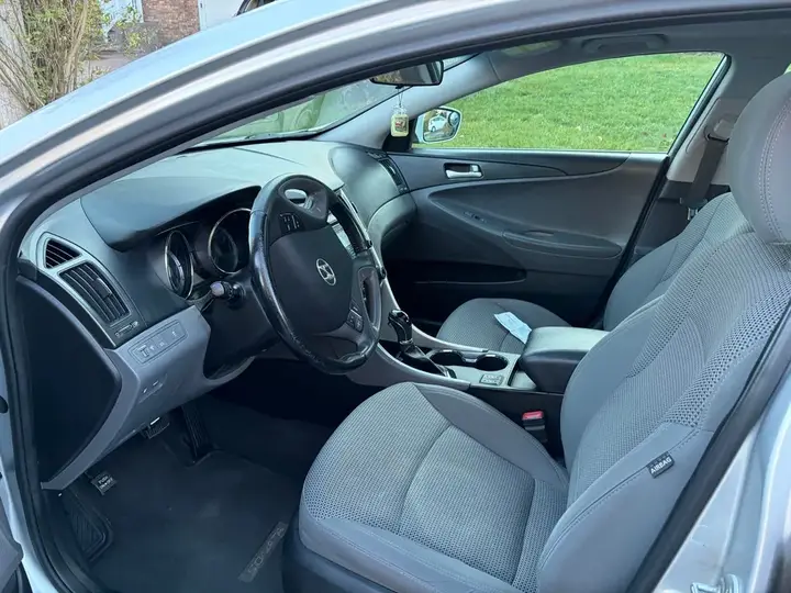 Hyundai Sonata 2012 photo 4