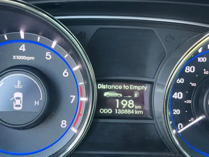 Hyundai Sonata 2012 photo 2