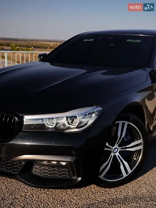 BMW 7 Series 2018 photo 3