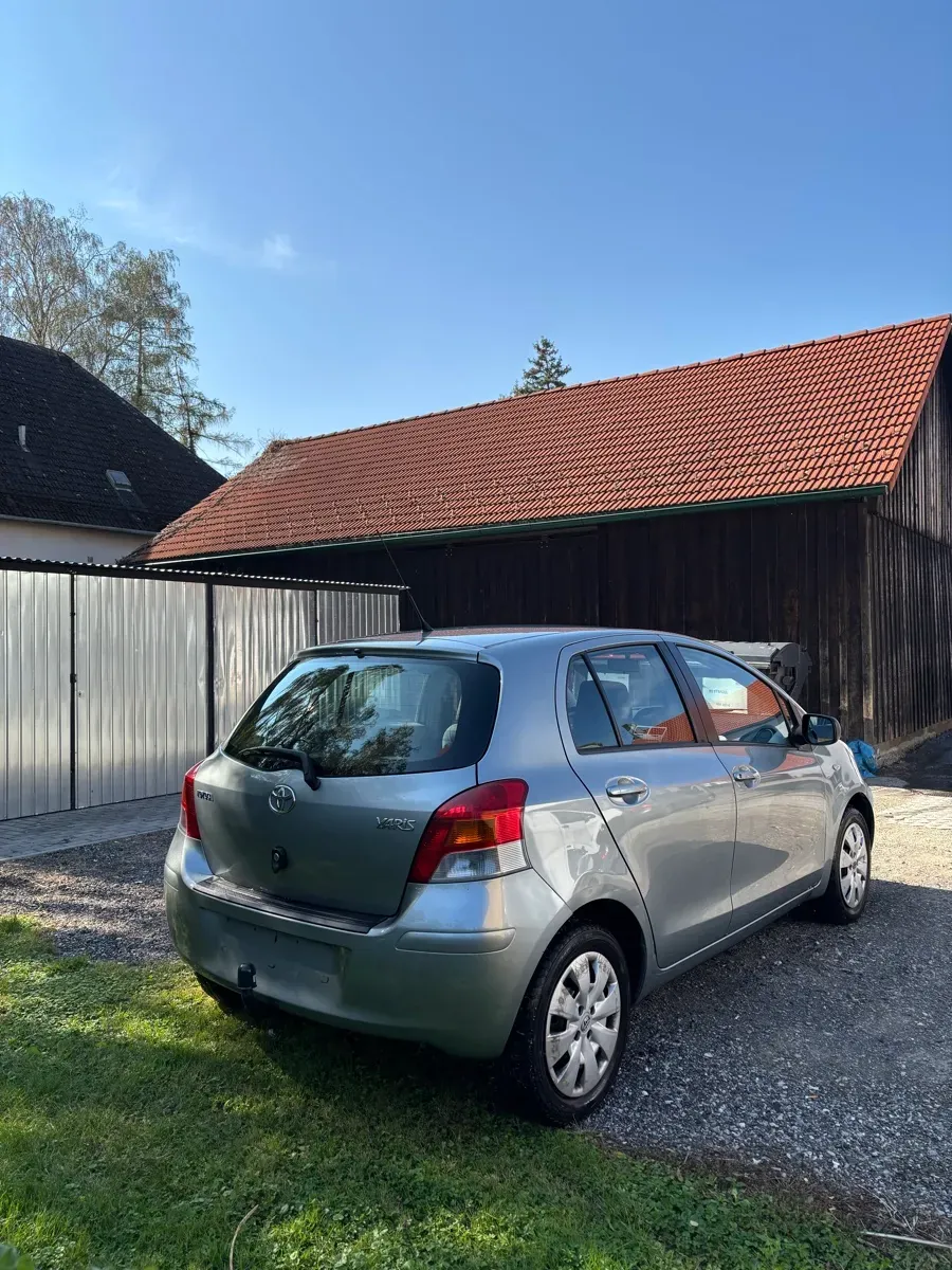 Toyota Yaris 2009 photo 3