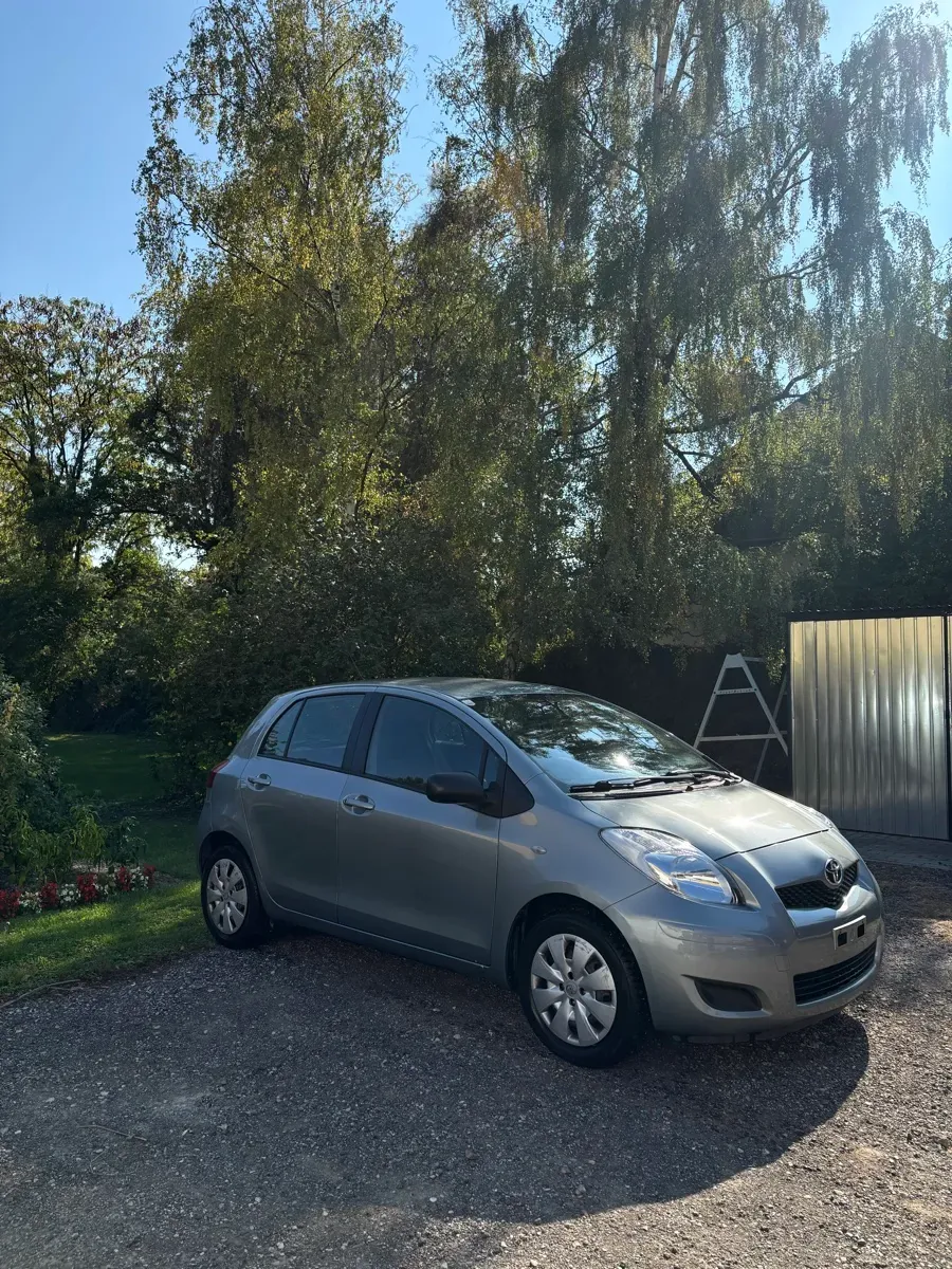 Toyota Yaris 2009 photo 2