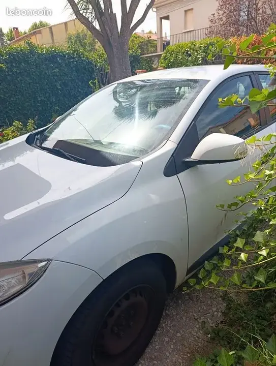 Renault Megane 2011 photo 2