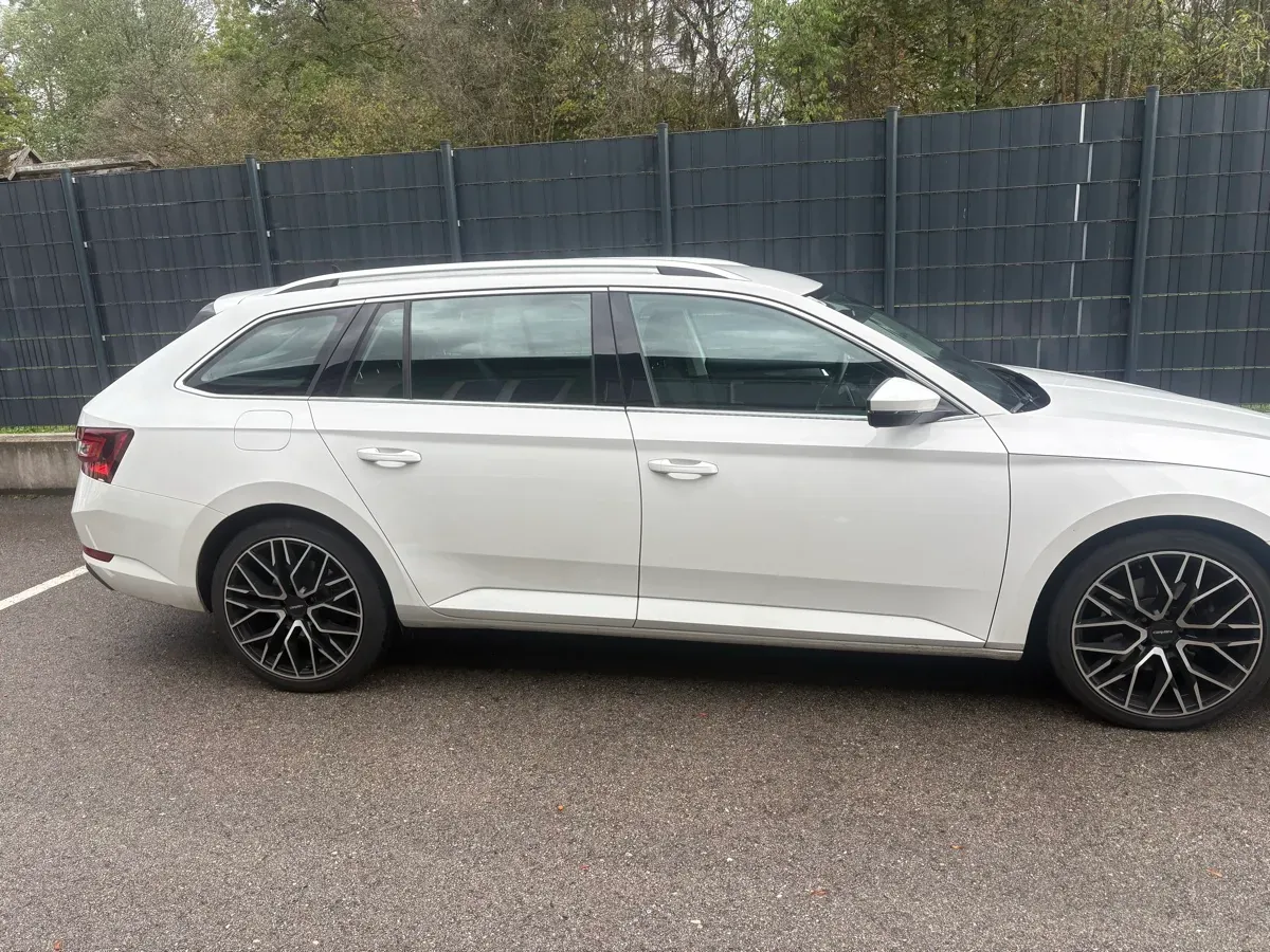 Skoda Superb 2019 photo 2