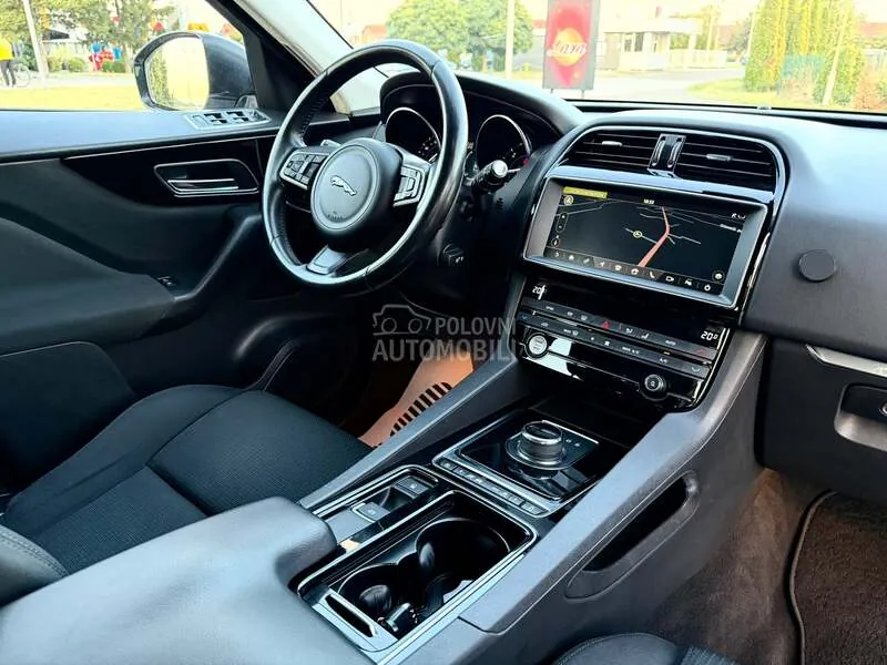 Jaguar F-Pace 2018 photo 2
