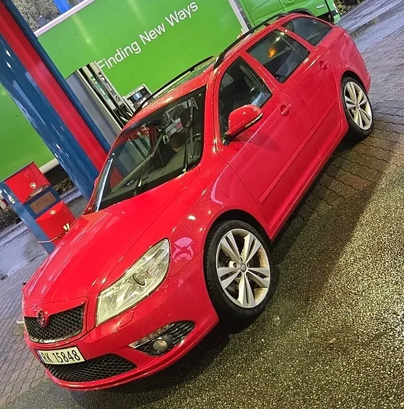 Skoda Octavia 2010 photo 2