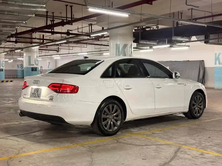 Audi A4 2009 photo 2