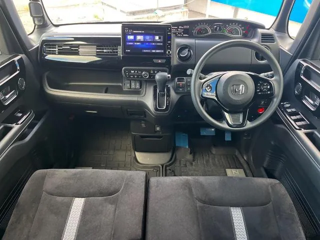 Honda N-Box 2022 photo 2