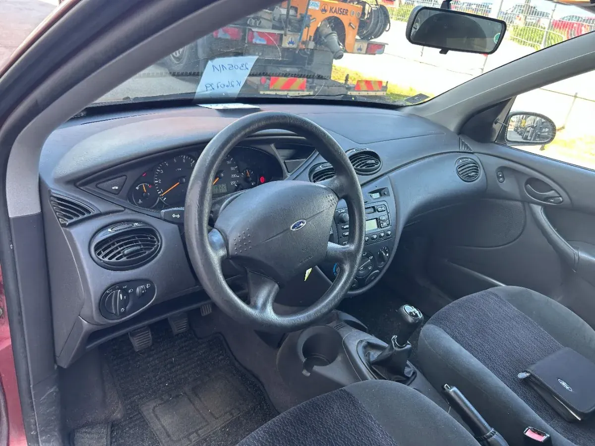Ford Focus 2000 photo 2