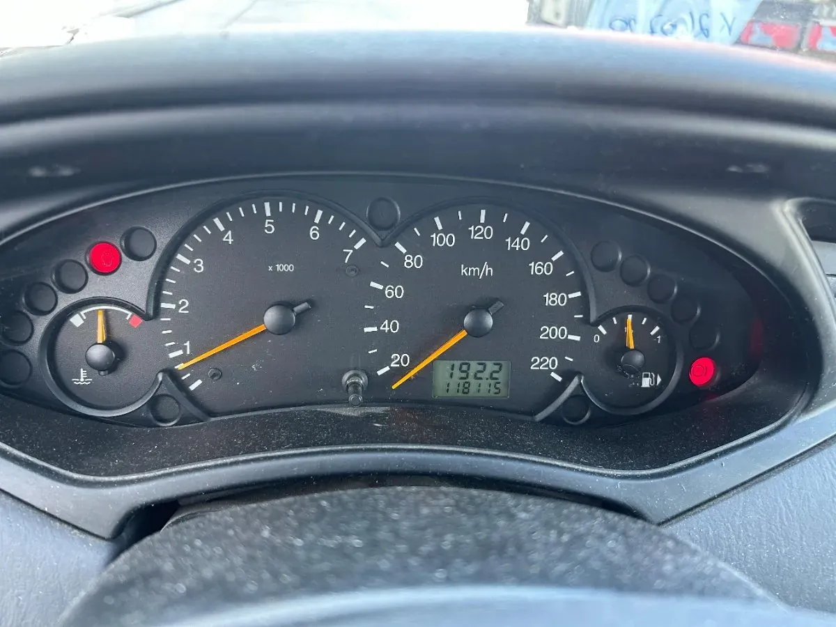 Ford Focus 2000 photo 3