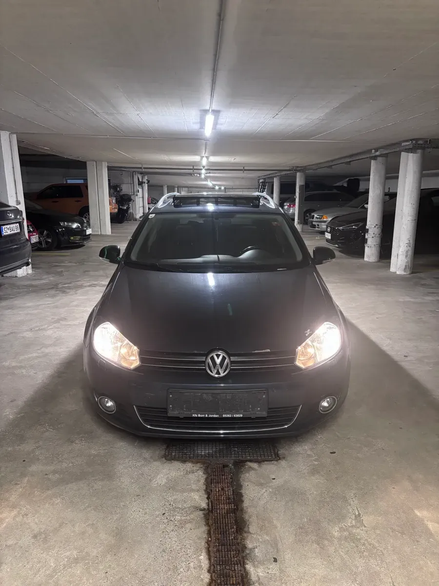 Volkswagen Golf 2010 photo 2