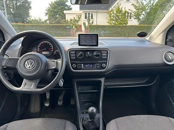 Volkswagen Up 2015 photo 5