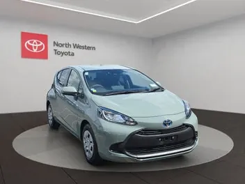 Toyota Aqua 2023 photo 2