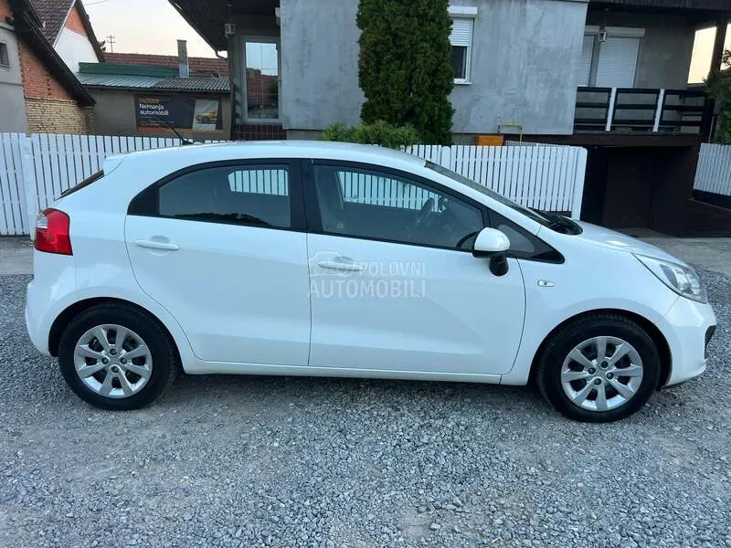 Kia Rio 2013 photo 5