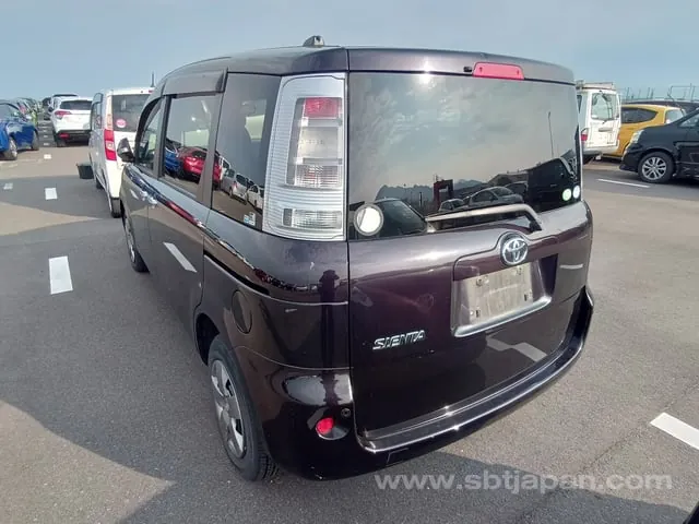 Toyota Sienta 2014 photo 3