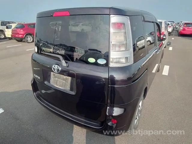 Toyota Sienta 2014 photo 4