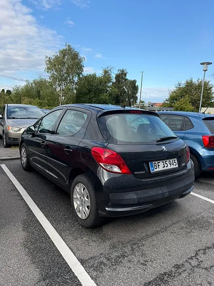 Peugeot 207 2010 photo 4