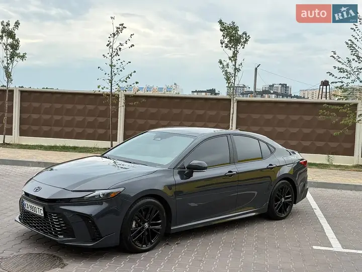 Toyota Camry 2024 photo 2