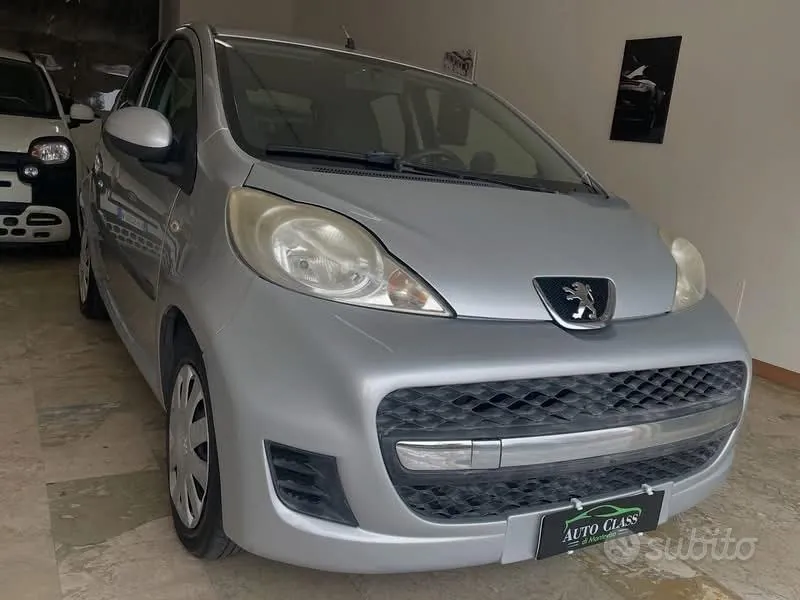 Peugeot 107 2008 photo 2