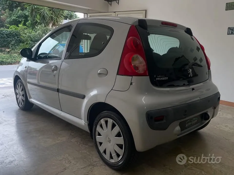 Peugeot 107 2008 photo 3
