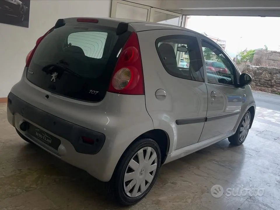 Peugeot 107 2008 photo 4