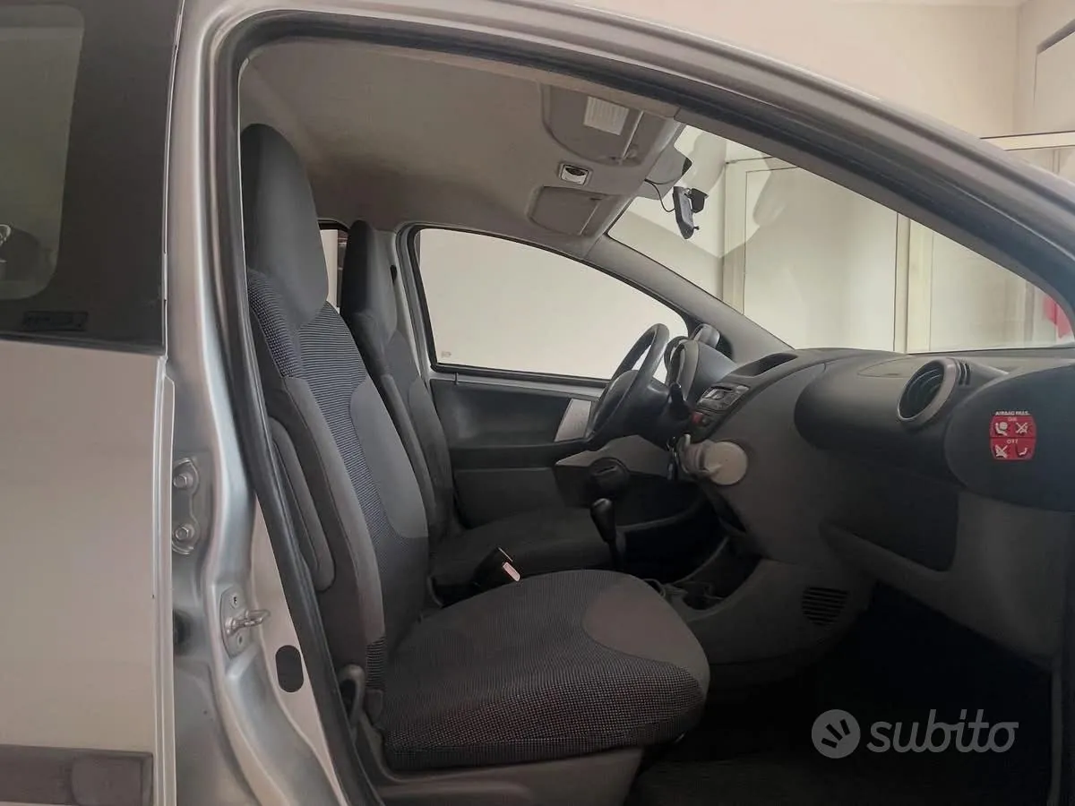 Peugeot 107 2008 photo 5