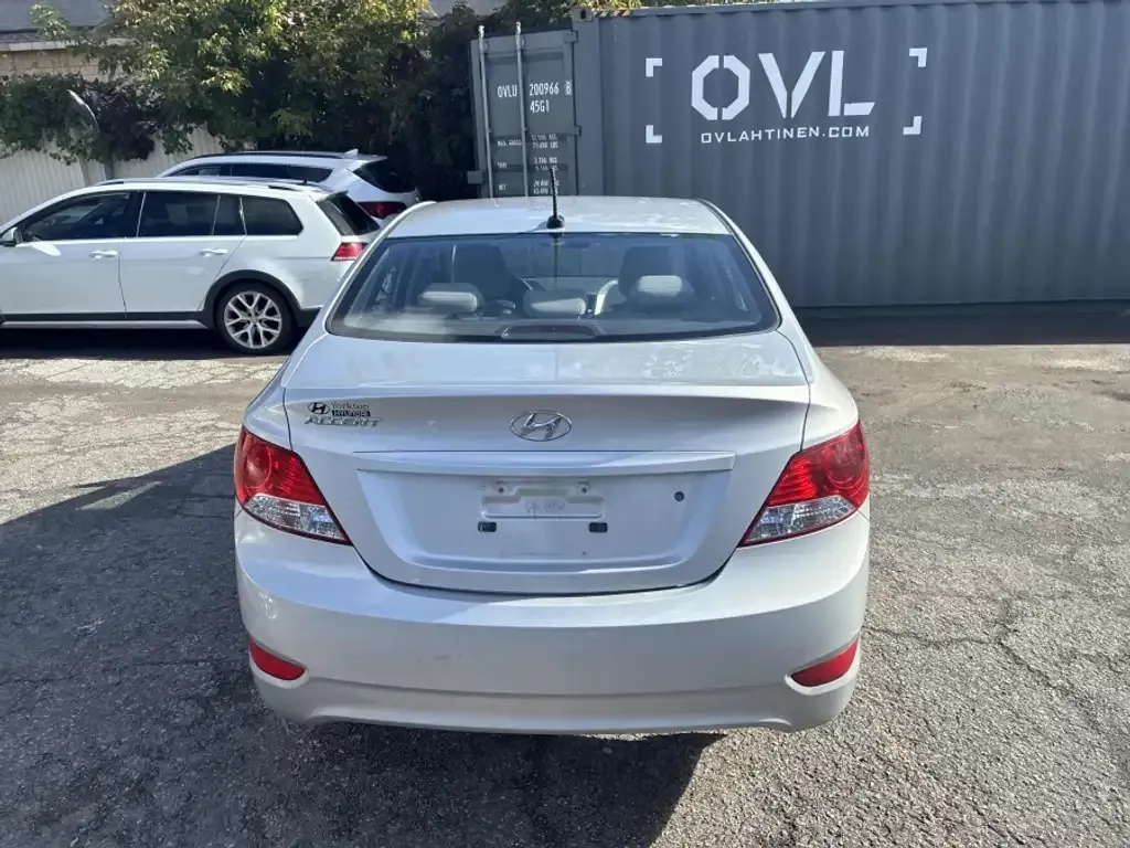 Hyundai Accent 2012 photo 3