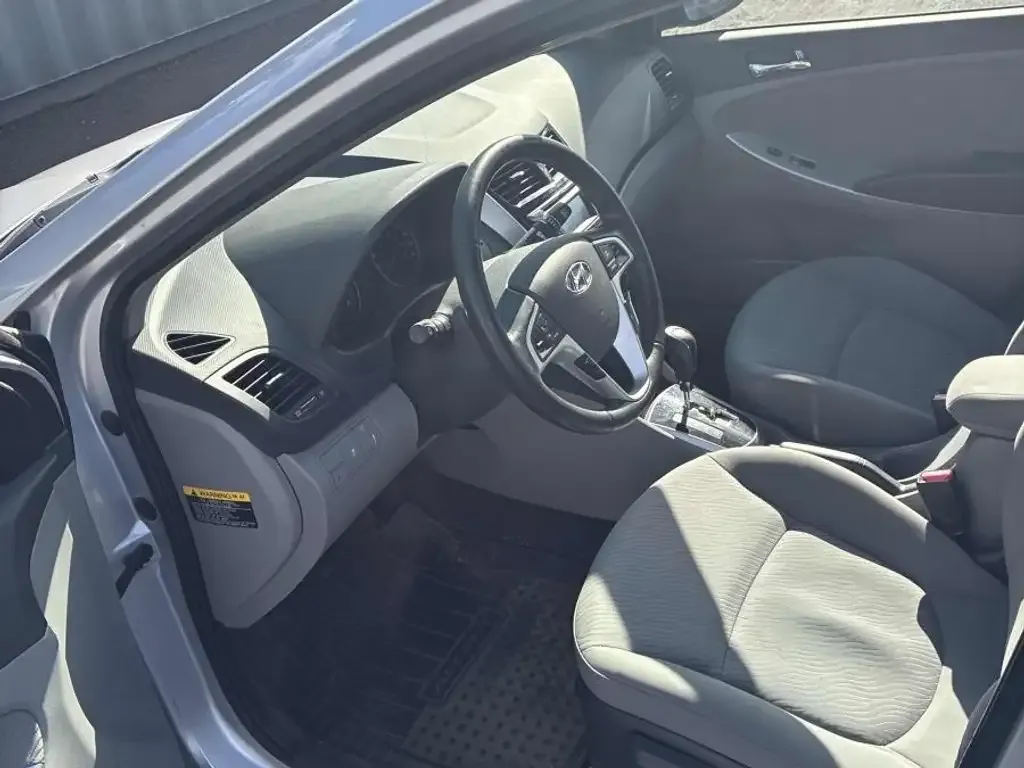 Hyundai Accent 2012 photo 5