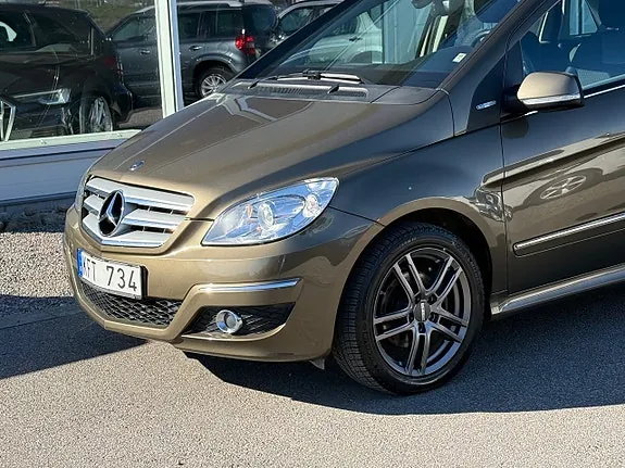 Mercedes-Benz B180 2010 photo 3