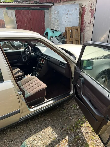 Mercedes-Benz 200 1988 photo 3