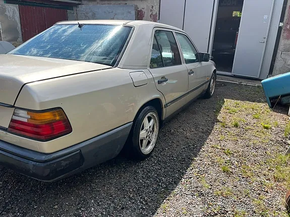 Mercedes-Benz 200 1988 photo 5