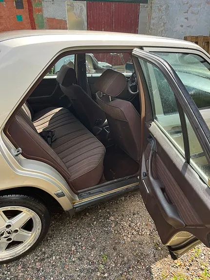 Mercedes-Benz 200 1988 photo 4