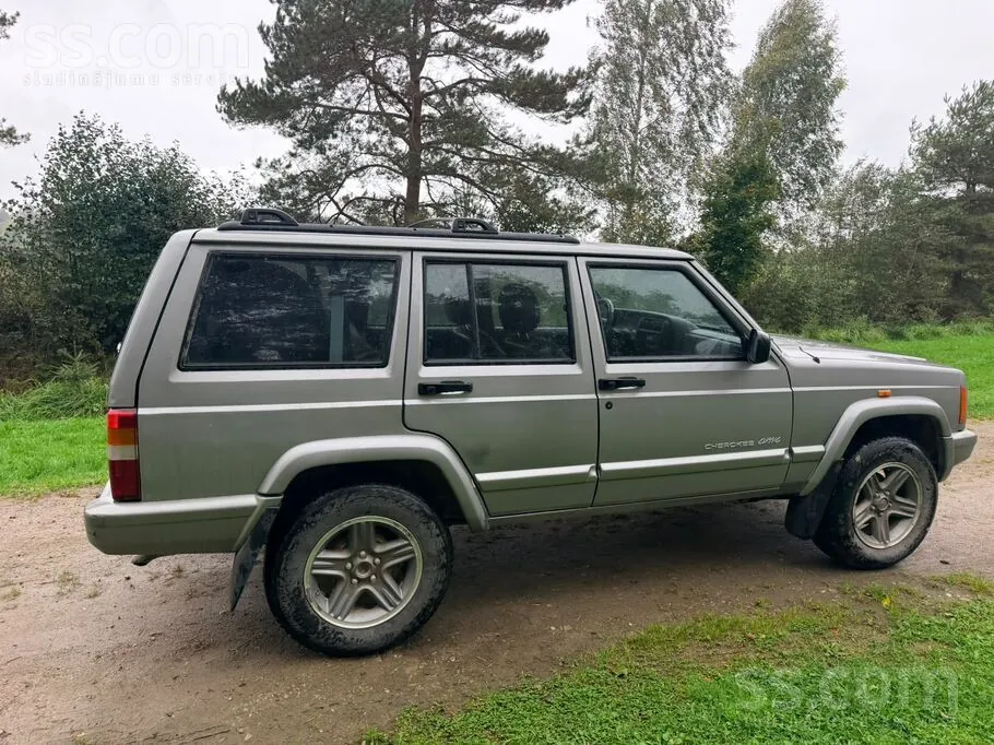 Jeep Cherokee 2000 photo 3