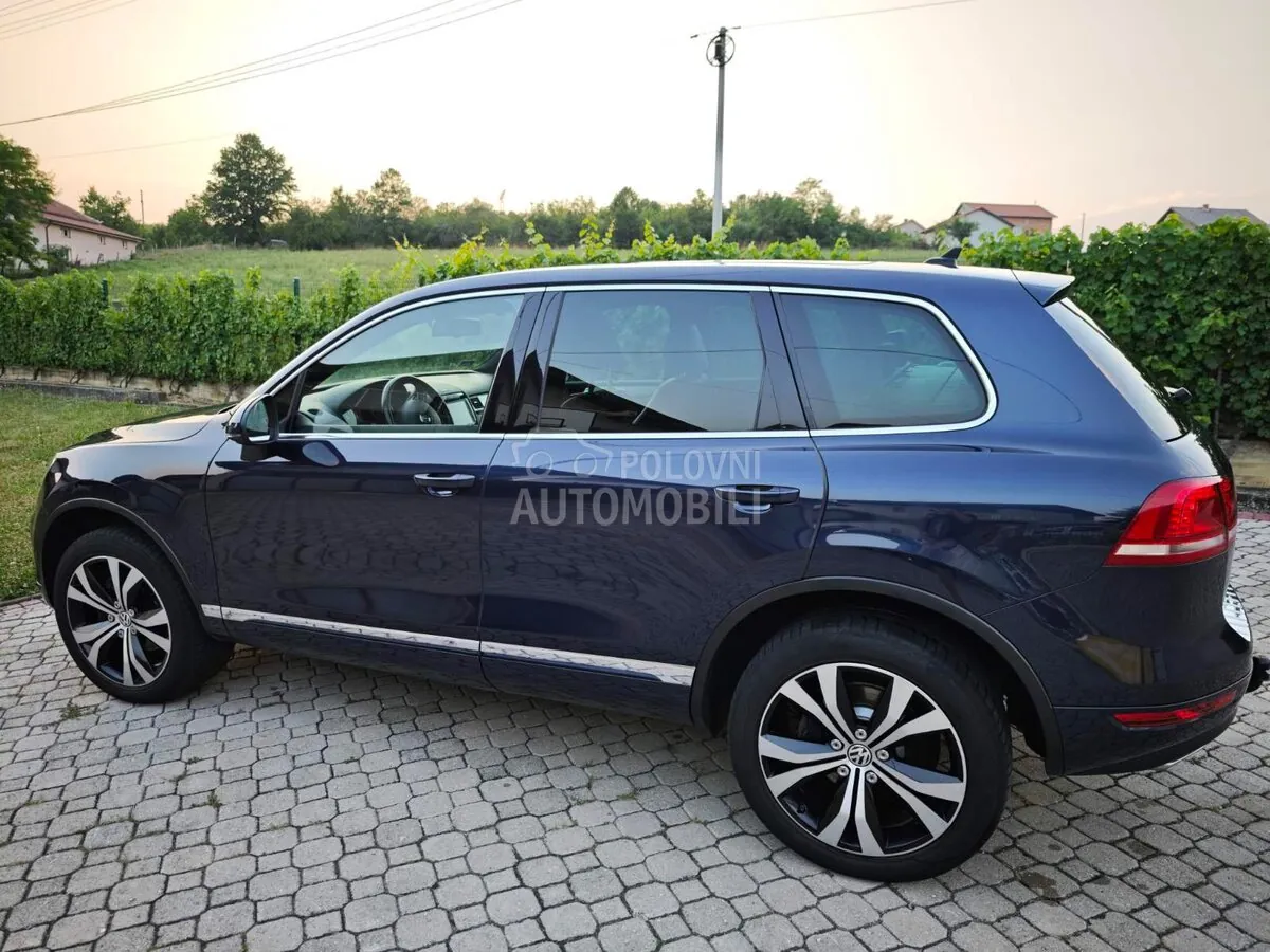 Volkswagen Touareg 2012 photo 2