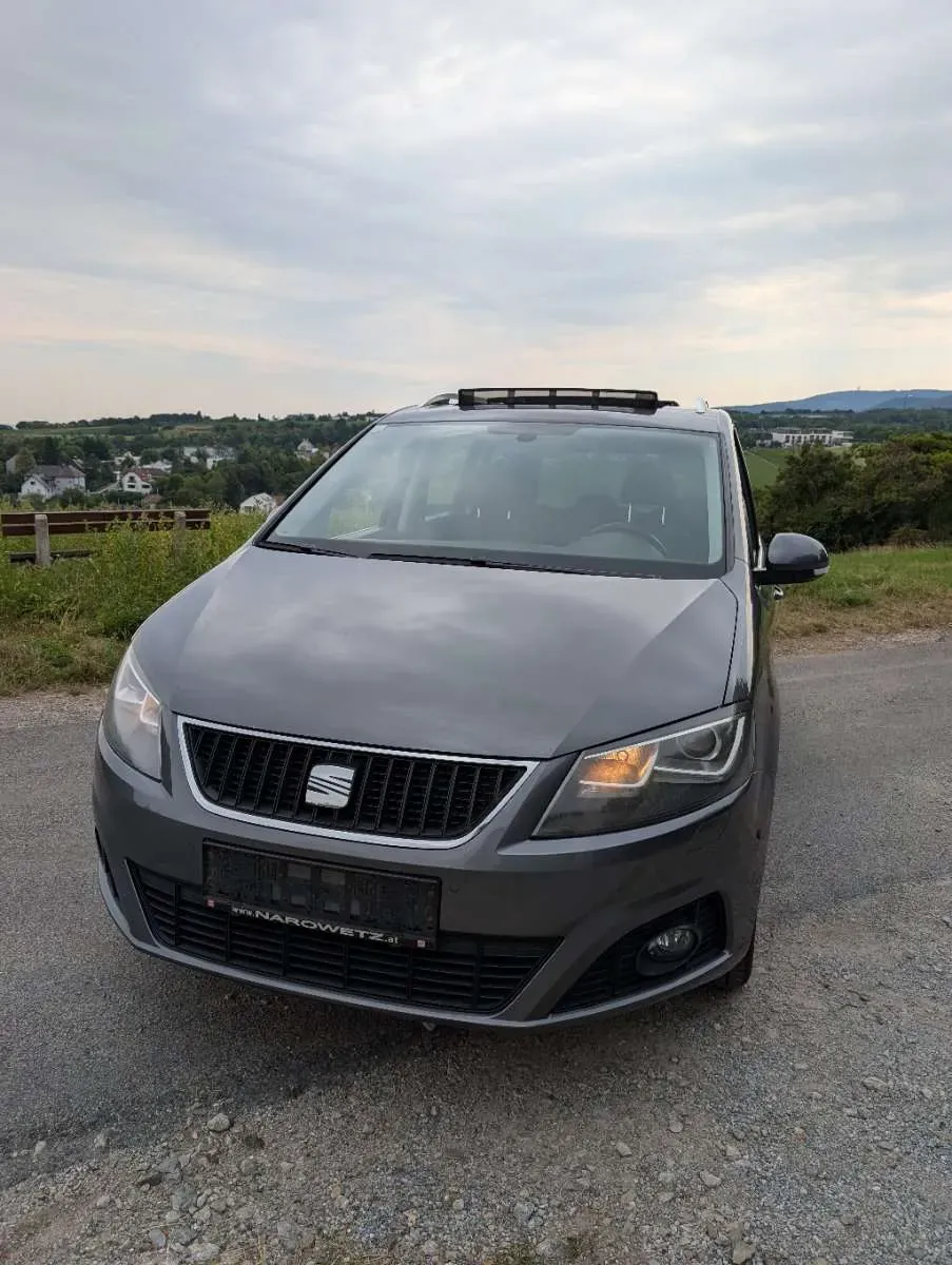 Seat Alhambra 2011 photo 2