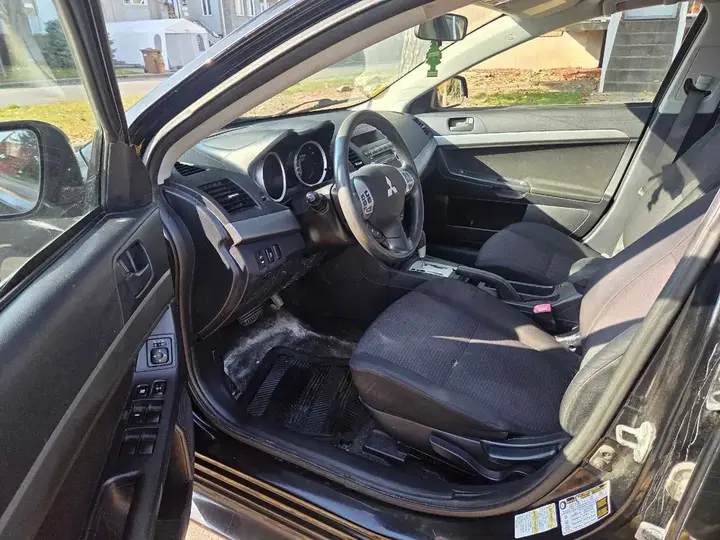 Mitsubishi Lancer 2011 photo 4