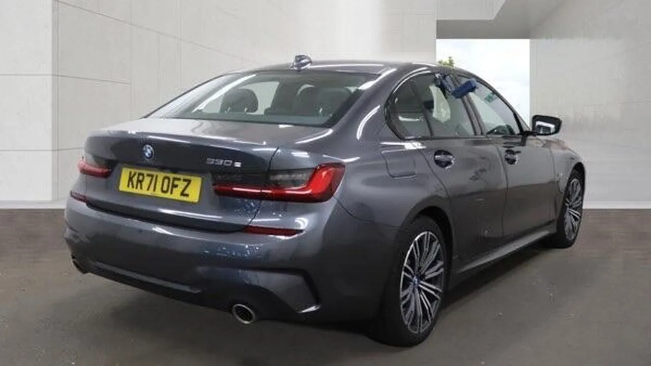 BMW 3 Series 2021 photo 4