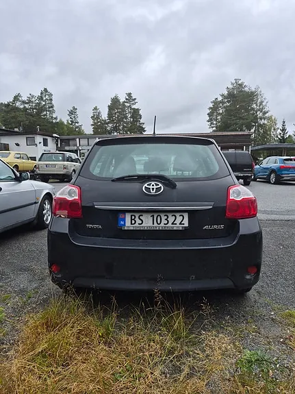Toyota Auris 2010 photo 3