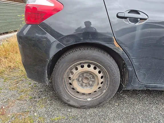 Toyota Auris 2010 photo 5