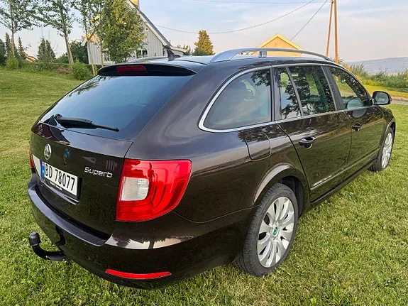 Skoda Superb 2013 photo 2