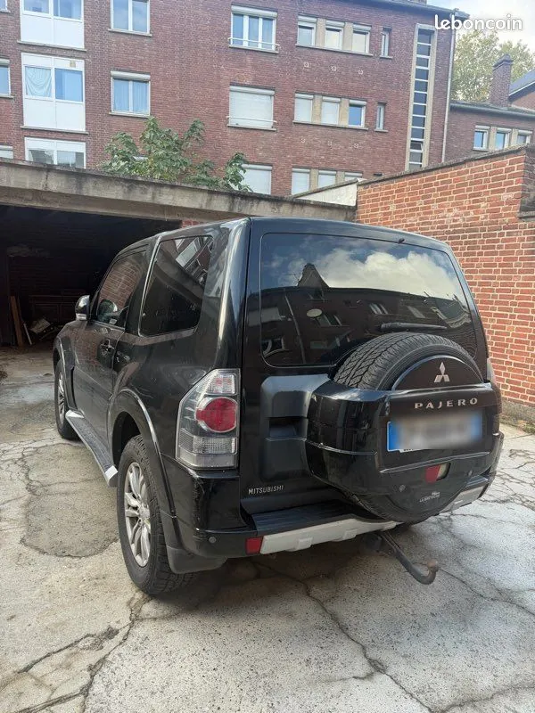 Mitsubishi Pajero 2012 photo 2