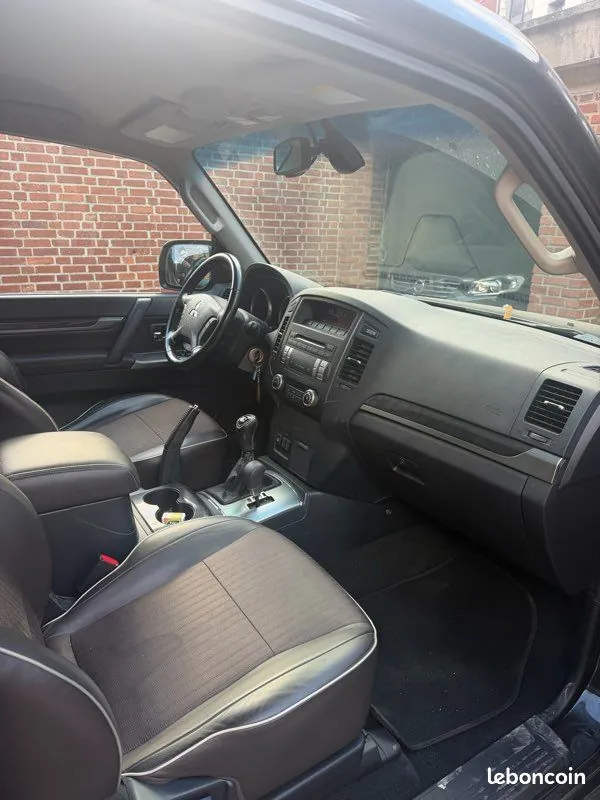 Mitsubishi Pajero 2012 photo 3